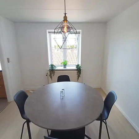 Cozy Double With Free Parking Hjørring