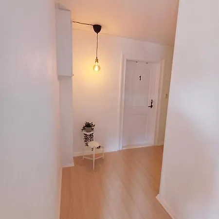 Cozy Double With Free Parking Lejlighed